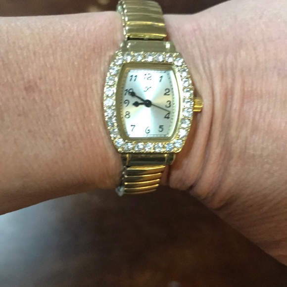 Kareena Accessories - NWOT Stunning Woman’s Kareena Gold watch. Very Popular. Boutique